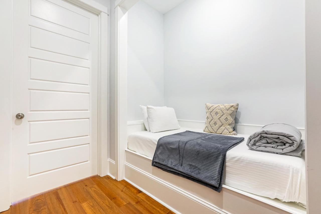 Apartamento Hosteeva Chic Urban Retreat W Pool Steps To St Charles Ave And Near Bourbon St Nueva Orleans Exterior foto