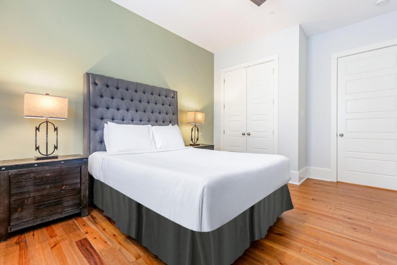 Apartamento Hosteeva Chic Urban Retreat W Pool Steps To St Charles Ave And Near Bourbon St Nueva Orleans Exterior foto