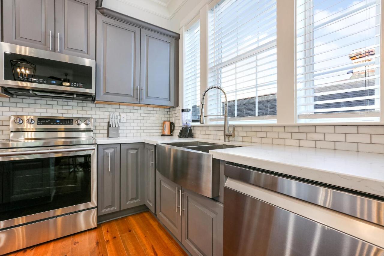 Apartamento Hosteeva Chic Urban Retreat W Pool Steps To St Charles Ave And Near Bourbon St Nueva Orleans Exterior foto