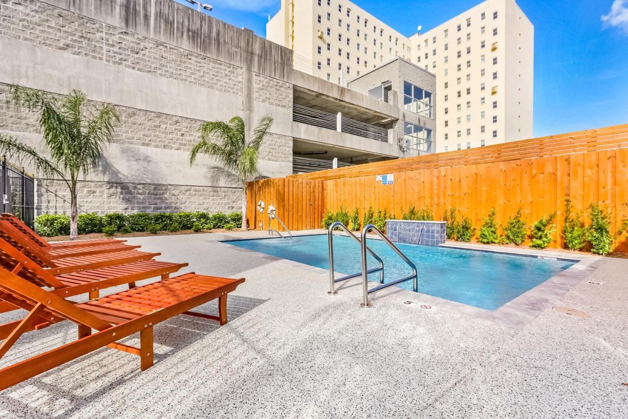 Apartamento Hosteeva Chic Urban Retreat W Pool Steps To St Charles Ave And Near Bourbon St Nueva Orleans Exterior foto